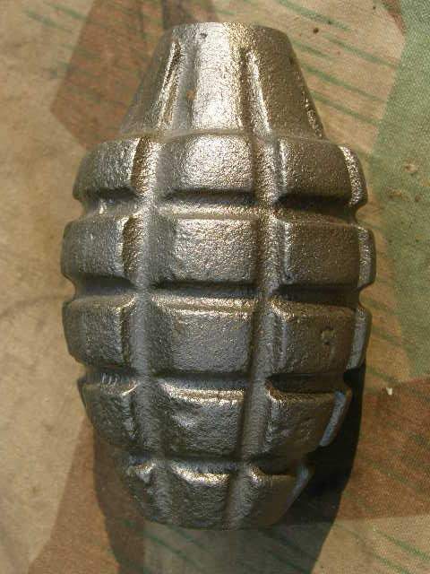 Deko Eierhandgranate, Herstellermarke A.H.