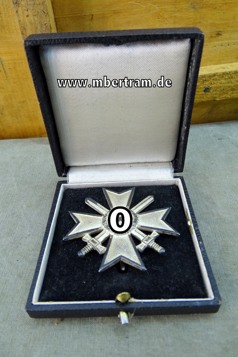 Kriegsverdienstkreuz 1939 1. Klasse mit Schwertern, Hst.: L/ 11, Deumer mit Kiste