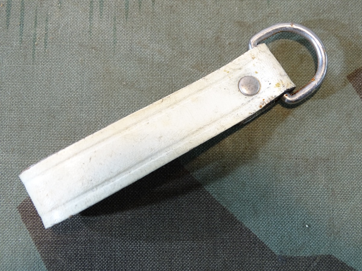 Koppelschlaufe für weißes Parade Koppel bis ca. 5 / 5,5 cm Stärke