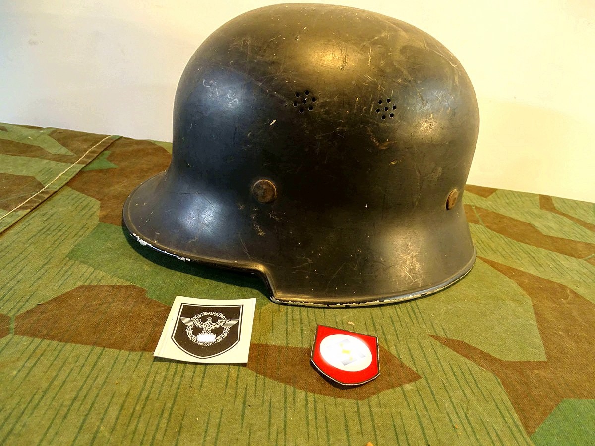 Leichtmetall Feuerwehr Helm 3. Reich mit 2 Repro Kopie Papier Wappen