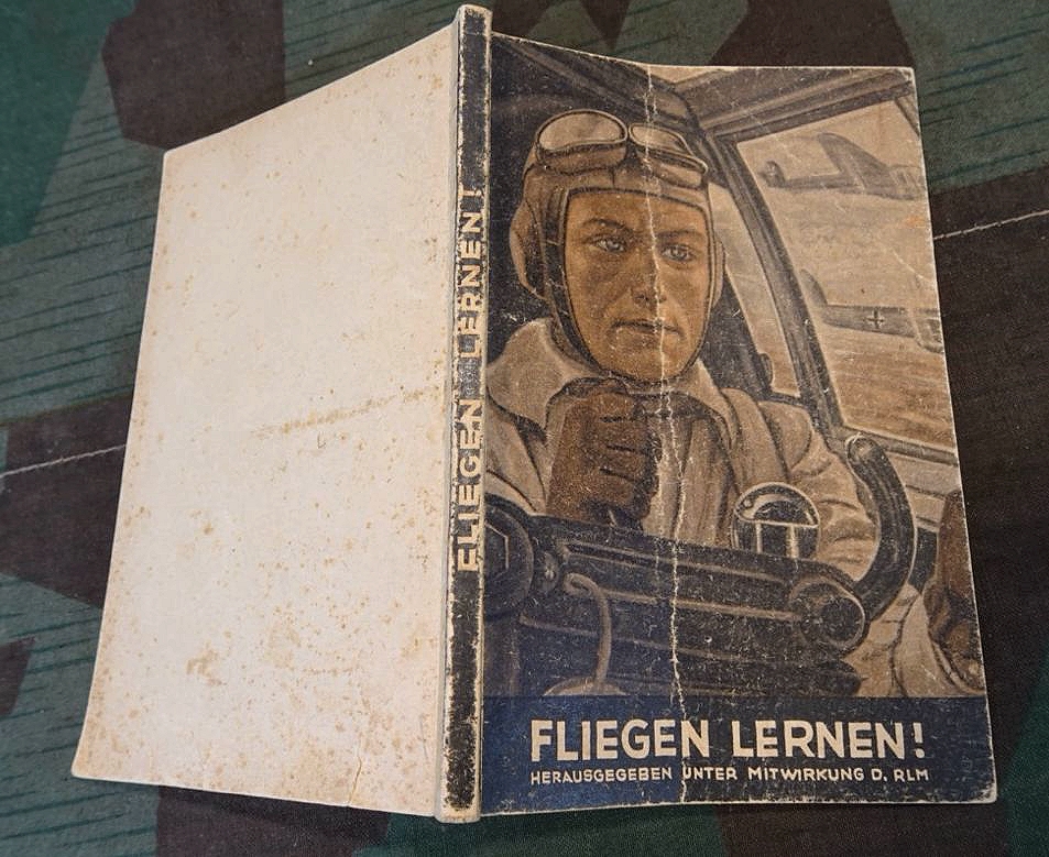 Kleinformatiges Buch " Fliegen lernen !" Herausgegeben unter Mitwirkung des D. RLM