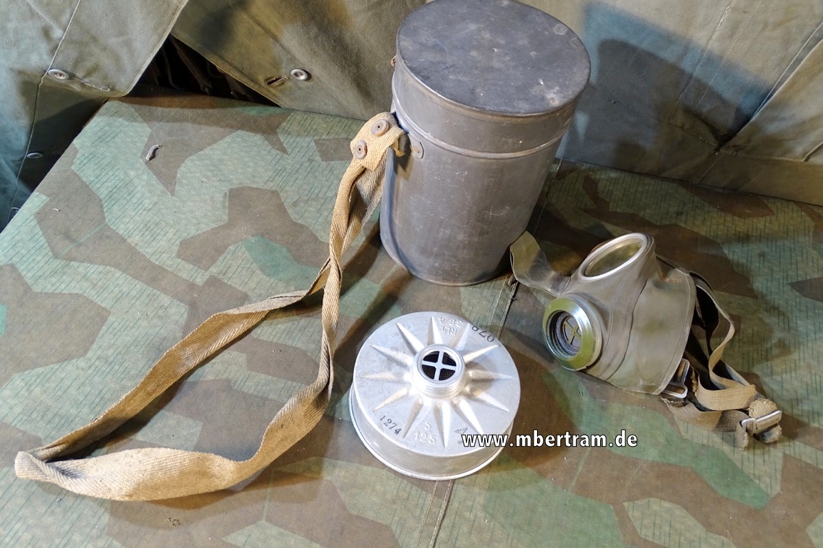 Luftschutz Gasmaske F mit einfacher Zink Bereitschaftsbüchse u. Filter
