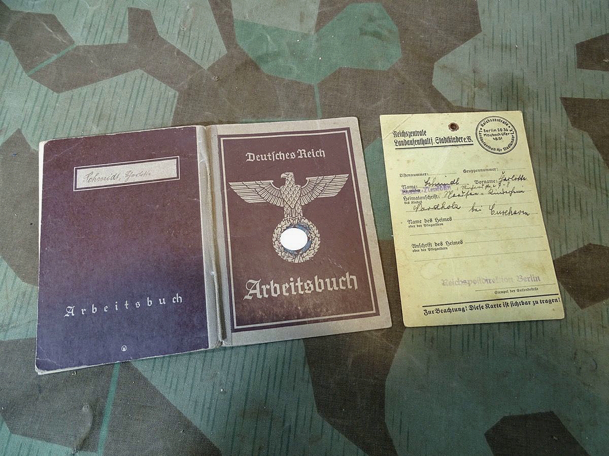 Deutsches Reich Arbeitsbuch, Kriegsausführung, Charlotte Sch.,Berlin,  Ausweis Kinderlandverschickung