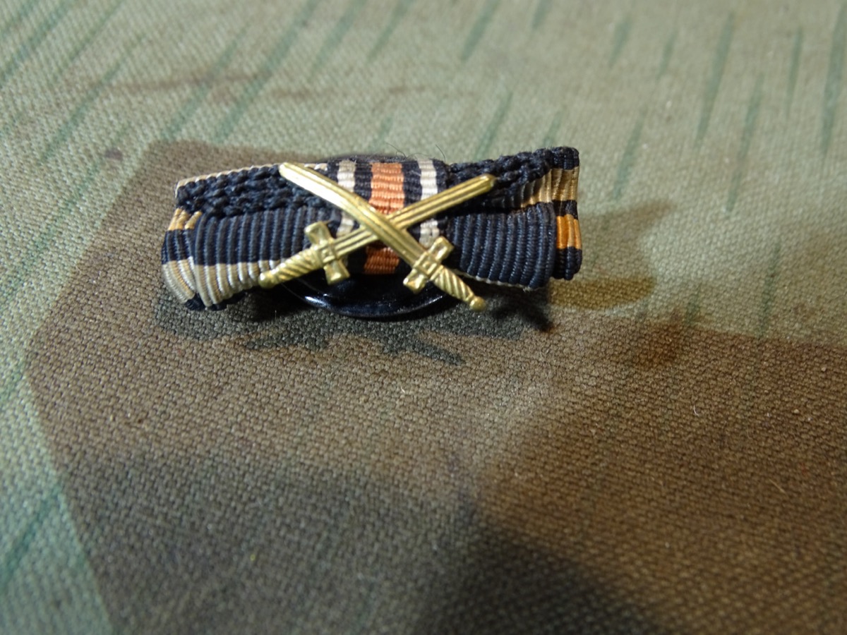 Bandschleife für Ehrenkreuz für Frontkämpfer mit aufgelegten Schwertern