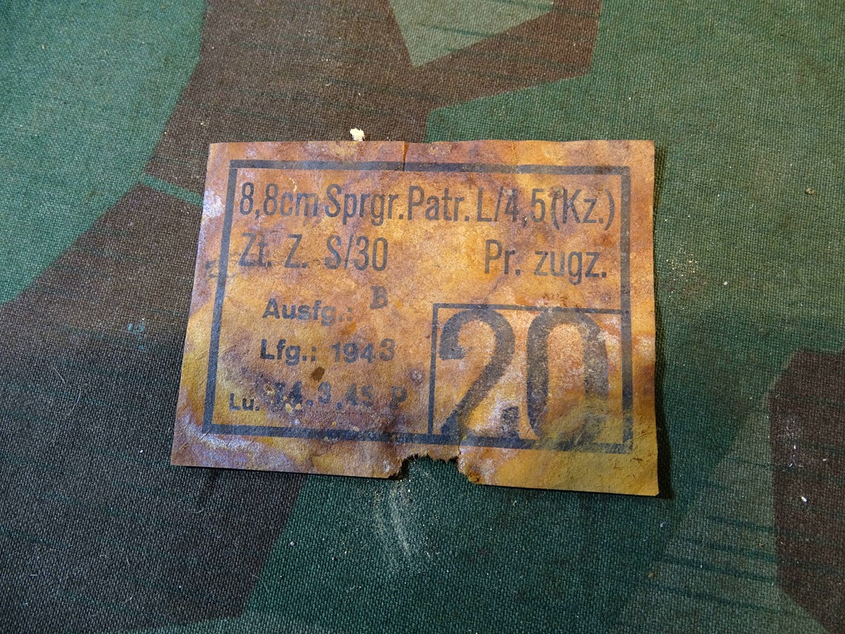 Originaletikett für Blech Transportbehälter für 8,8cm Sprgr. Patr. L/4,5 (kz) 4.3.1945!!