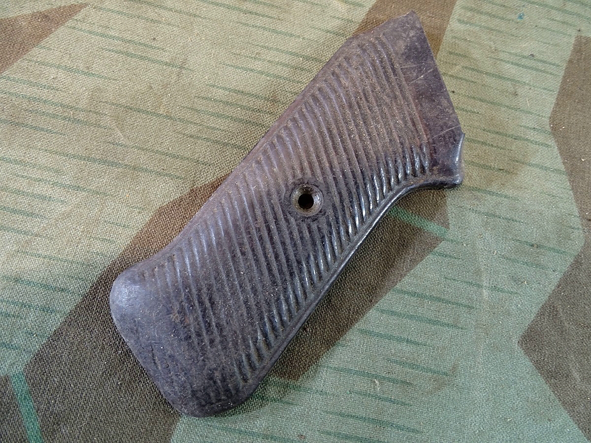 Einzel Griffschale für die MP 40, braunes Bakelit. 