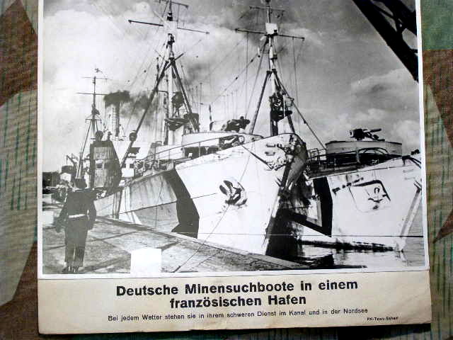 Deutsche Minensuchboote in einem französischen Hafen 1941