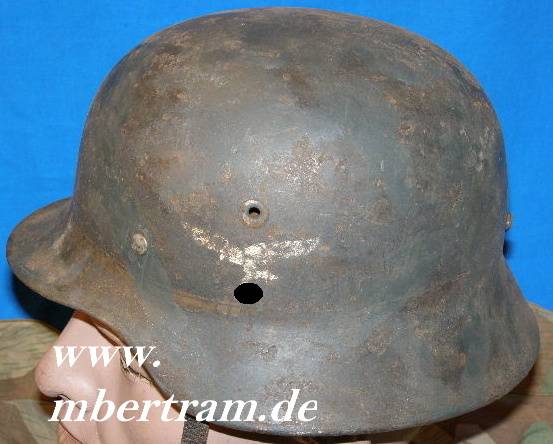 Luftwaffen Stahlhelm, M 40, Wasserfund, teilwei. Originallack