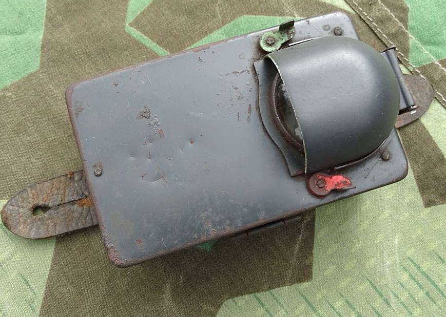 Dienst Taschenlampe Luftwaffe, blaugrau mit 2 Farbschiebern und Verdunklungsklappe