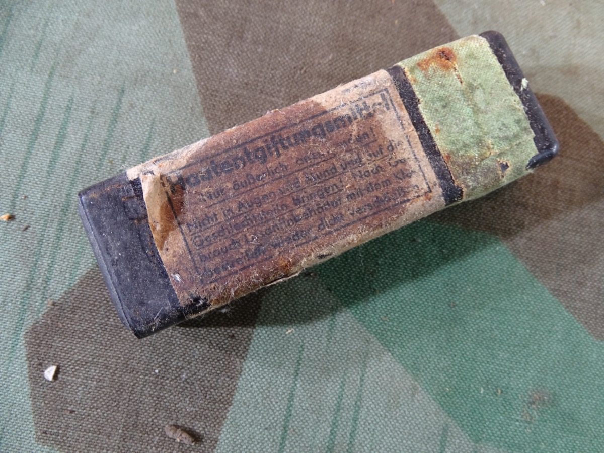 Wehrmacht Gas-Hautentgiftungsmittel Losantin, von 1942, grüner Ring