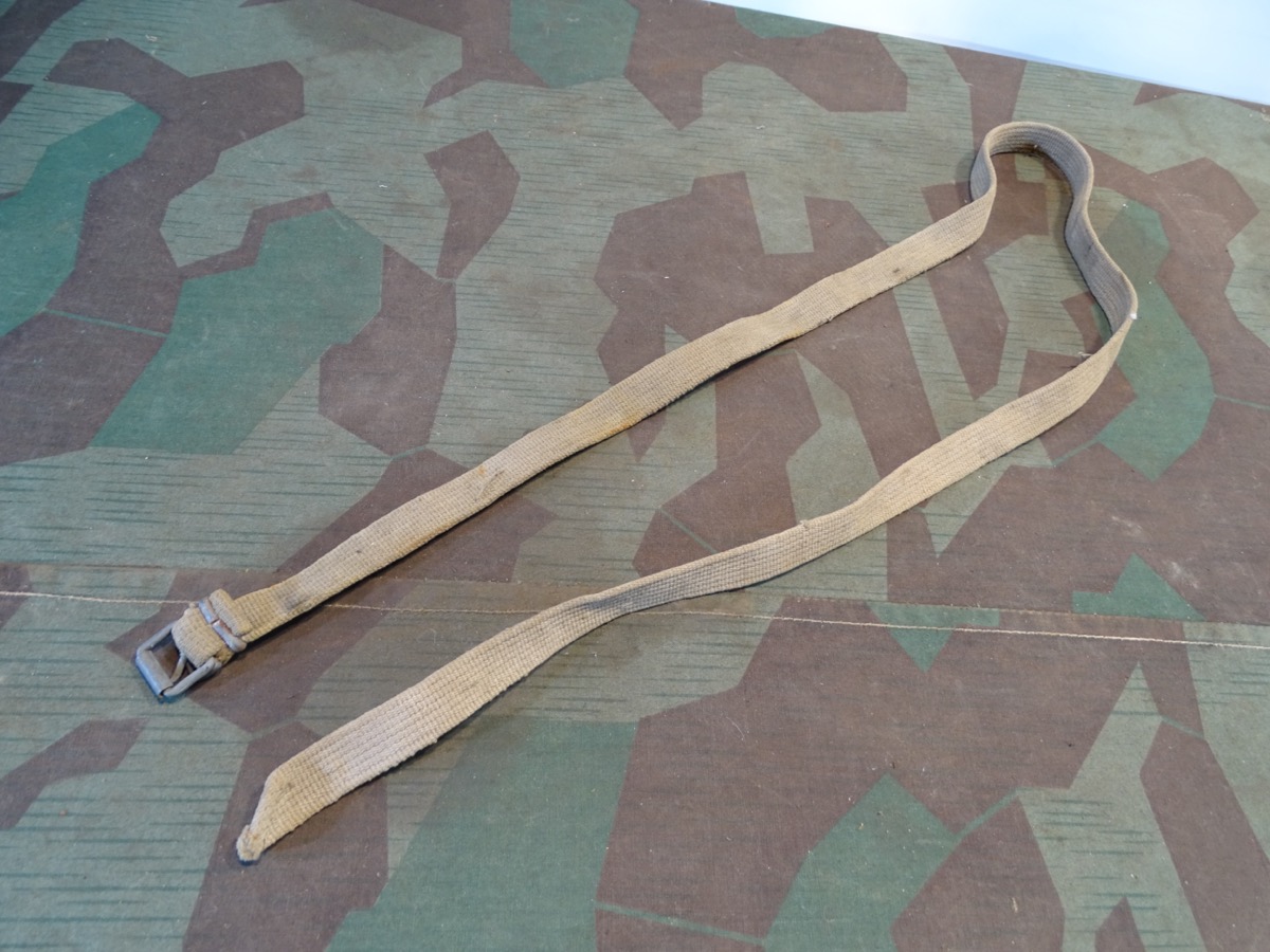 Wehrmacht Packriemen aus Webmaterial Wehrmacht. Ca. 108 cm mit Schnalle. Um 1945