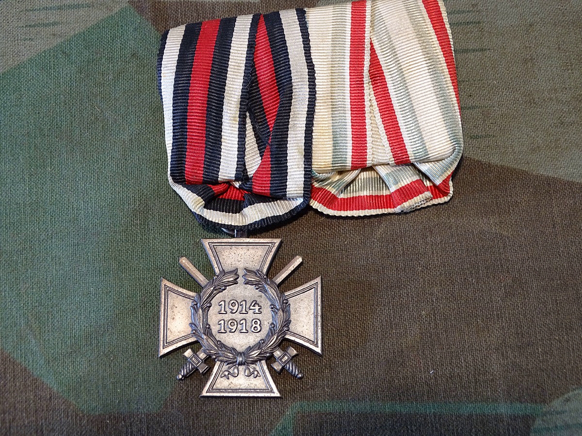 2er Ordensschnalle: Ehrenkreuz für Frontkämpfer 1914-18 mit Orden und ein uns unbekanntes Band