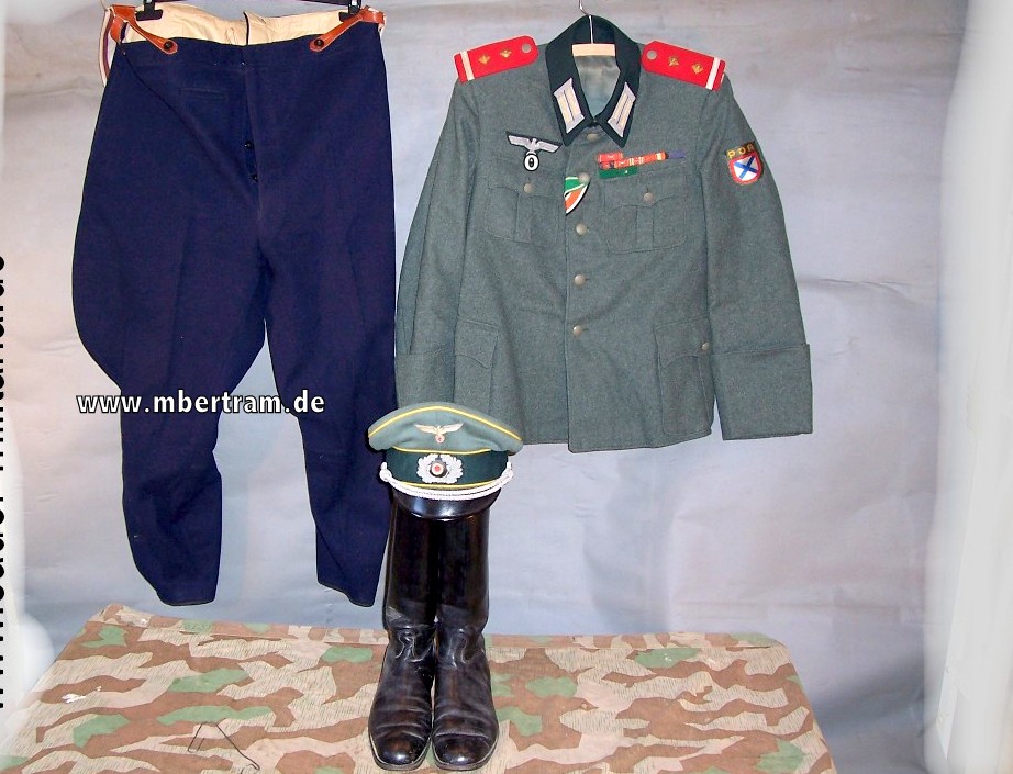 WH-Komplette Uniform eines Offiziers der Wlassow Armee