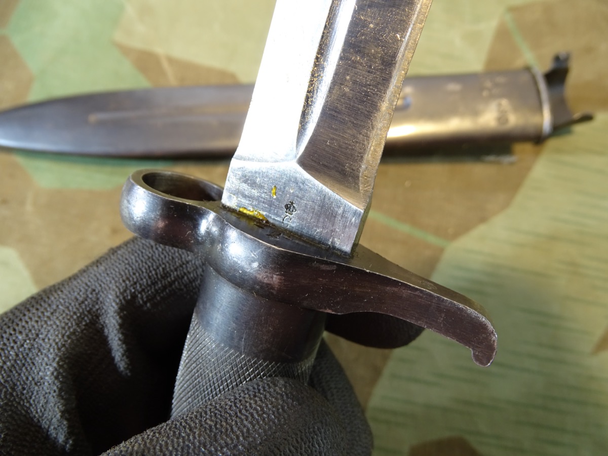 Dolch Bajonett zum Schweden Mauser Gewehr M 1896, Scheide mit Halteclip für Bajonettgriff Dolch Bajonett zum Schweden Mauser Gewehr M 1896, Scheide mit Halteclip für Bajonettgriff