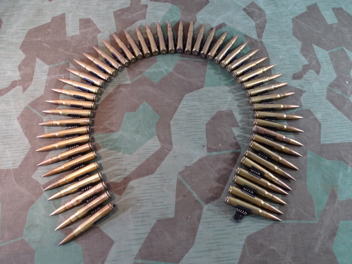 Wehrmachts Patronengurt / Gurtkette mit 50 frühen Deko Patronen 8x57, 1935-39, sehr schöne Erhaltung