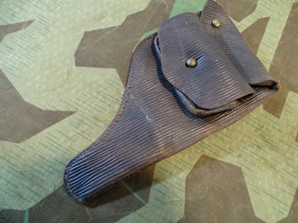 Tasche/ Holster M/85 für Reichsrevolver Bauart M 1885, späte Fertigung um 1916/18 in dünnerem Leder