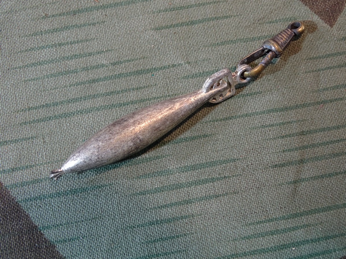 Torpedo Anhänger für die Schützenschnur der kaiserlichen Marine. 