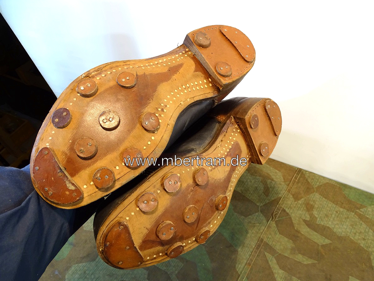 20786-3 Paar ungetragene, neuwertige, späte Wehrmachts Filzstiefel 1944
