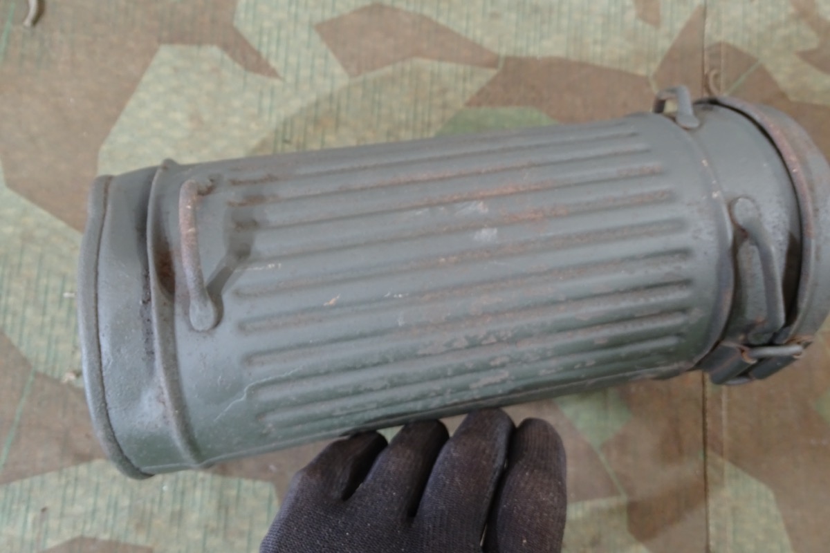 Wehrmachts Gasmaskendose, umgebaut zur Streudose