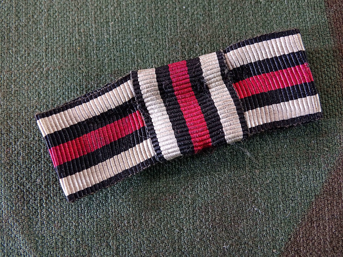 Große Bandschleife für Ehrenkreuz für Frontkämpfer, B ca. 4,3cm 