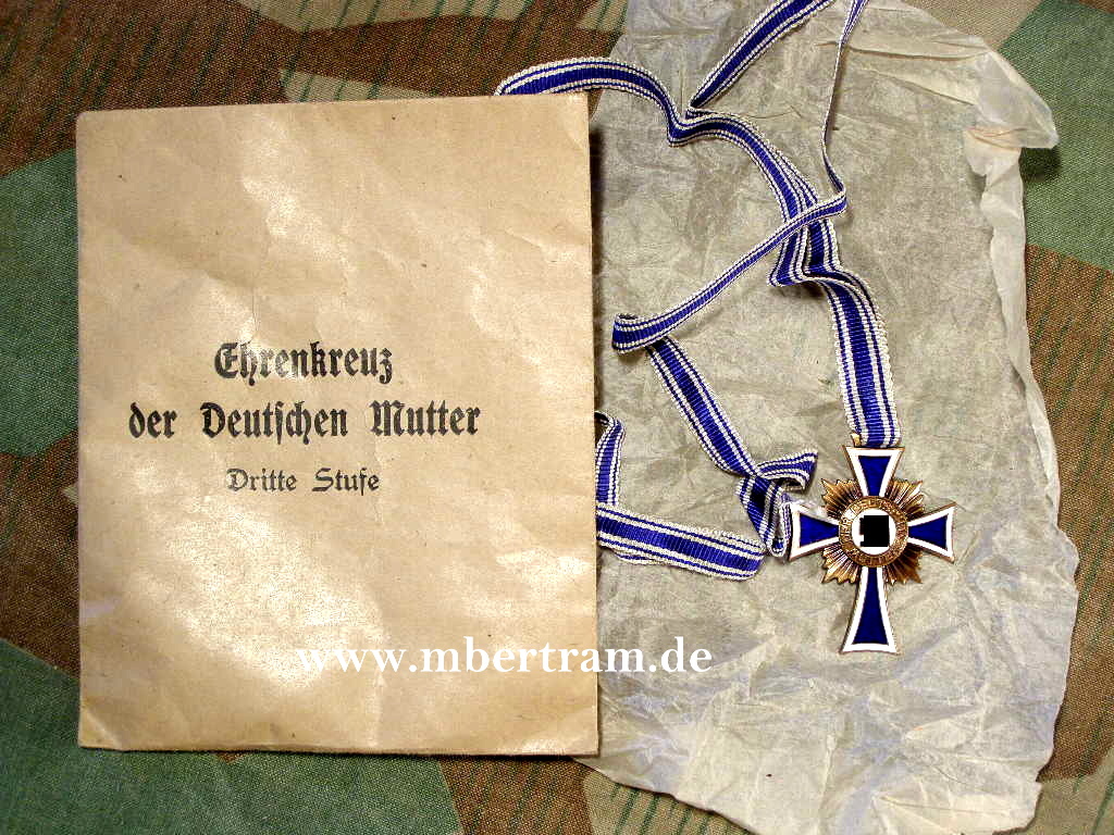 Mutterkreuz bronze mit Band und Tüte. Gebr. Lange