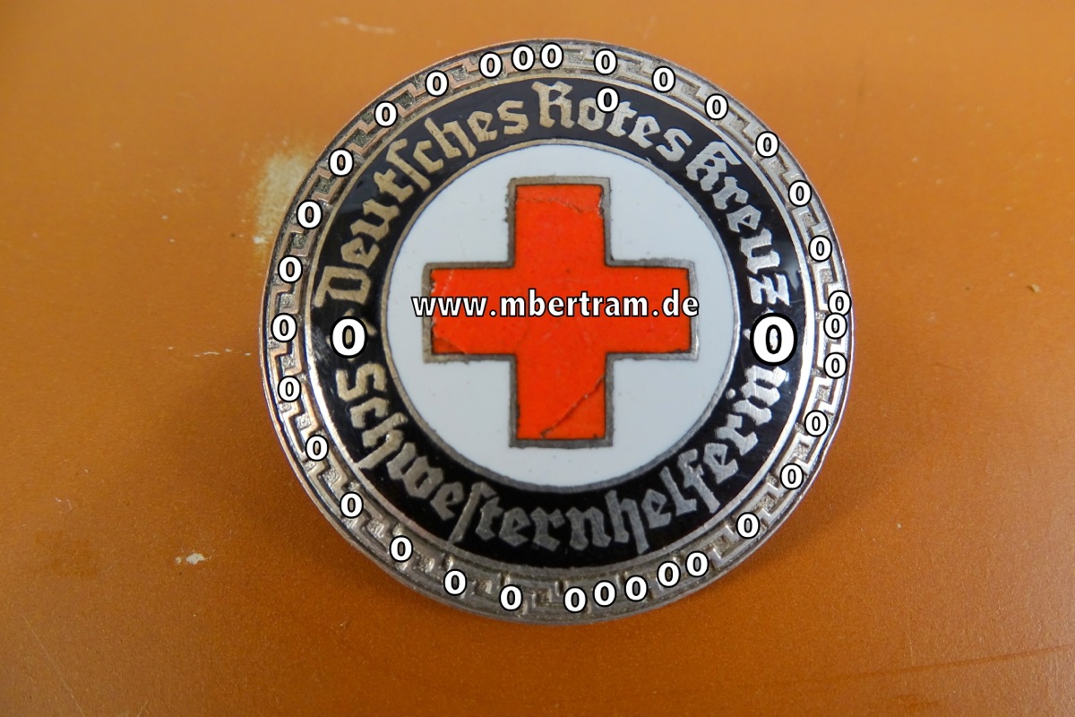 Deutsches Rotes Kreuz ( DRK ) , Brosche " Schwesternhelferin ", emailliert