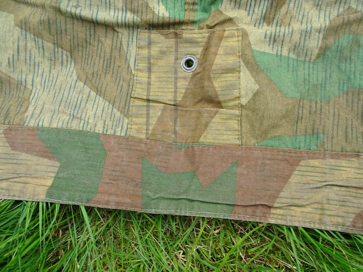 Dreieckszeltbahn Wehrmacht, bräunliches Tarnmuster, Bakelit Knöpfe um 1944, 2 Riemen (4) Dreieckszeltbahn Wehrmacht, bräunliches Tarnmuster, Bakelit Knöpfe um 1944, 2 Riemen (4)