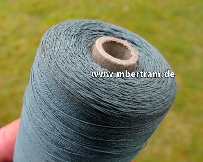 1 Rolle Wehrmachts Uniformgarn, Schilfgrün