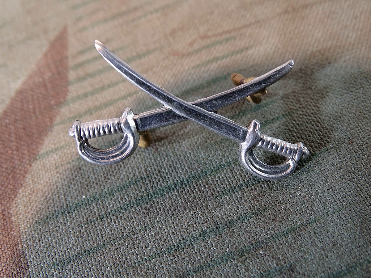 2 Weltkrieg, Britische Armee Ärmelabzeichen für Sportttraing Ausbilder, gekreuzte Säbel. 