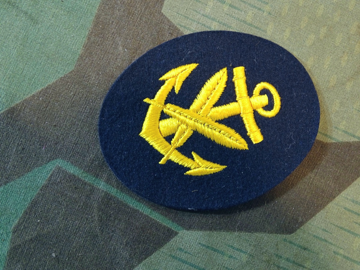 Kriegsmarine Ärmelabzeichen Schreibermaat, maschinengestickte Ausführung, für die blaue Bluse.