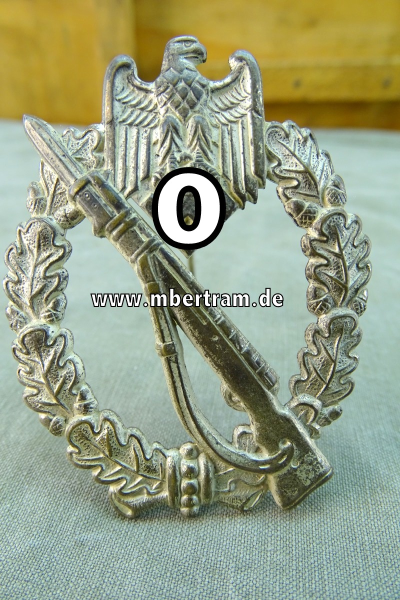 Infanteriesturmabzeichen in Silber, Buntmetall, versilbert,  hohl geprägt, O.Schickle/ B.H. Mayer