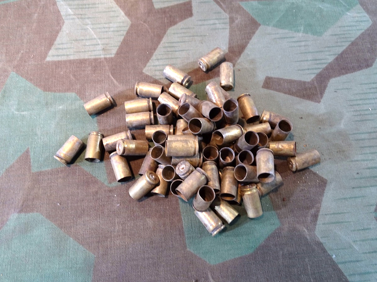 ca. 60 Stück 9 mm Buntmetall Hülsen Nachkrieg. Wie 2. Weltkrieg für P 39 MP 40, P 08 ca. 60 Stück 9 mm Buntmetall Hülsen Nachkrieg. Wie 2. Weltkrieg für P 39 MP 40, P 08