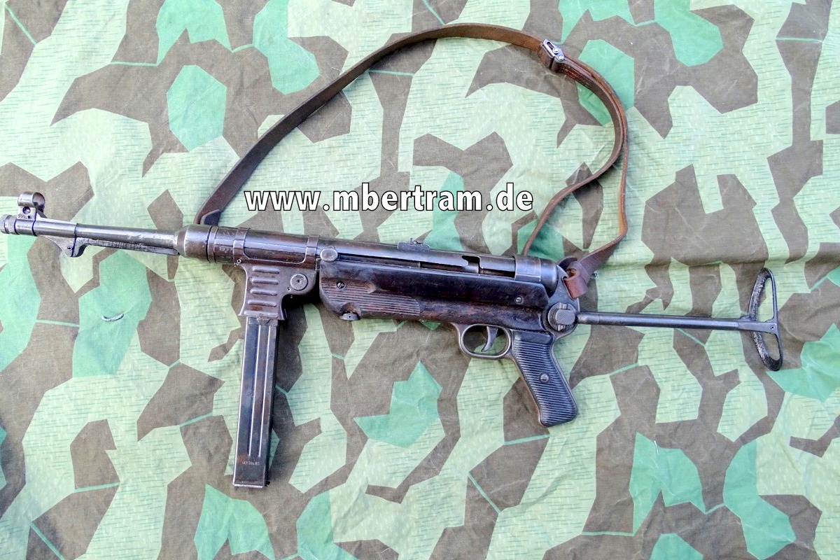 Wehrmacht,  DEKO  MP 40, Steyr 1943 mit Magazin und Riemen
