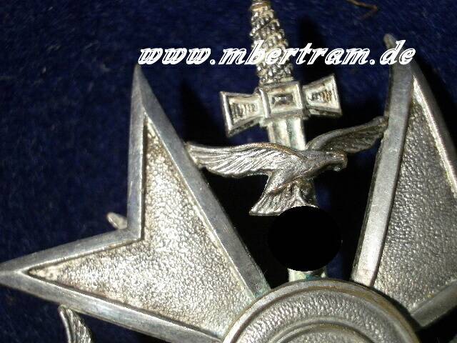 Spanienkreuz in Silber mit Schwertern leicht gewölbt