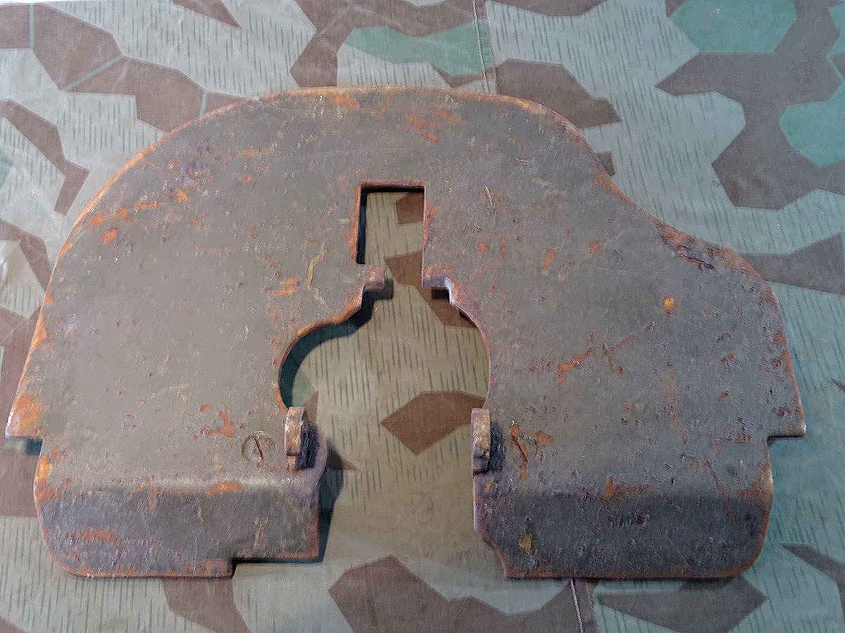 Original Schutzschild 2. Weltkrieg für Maxim MG M 1910, Zustand 2-3, viel Originalfarbe