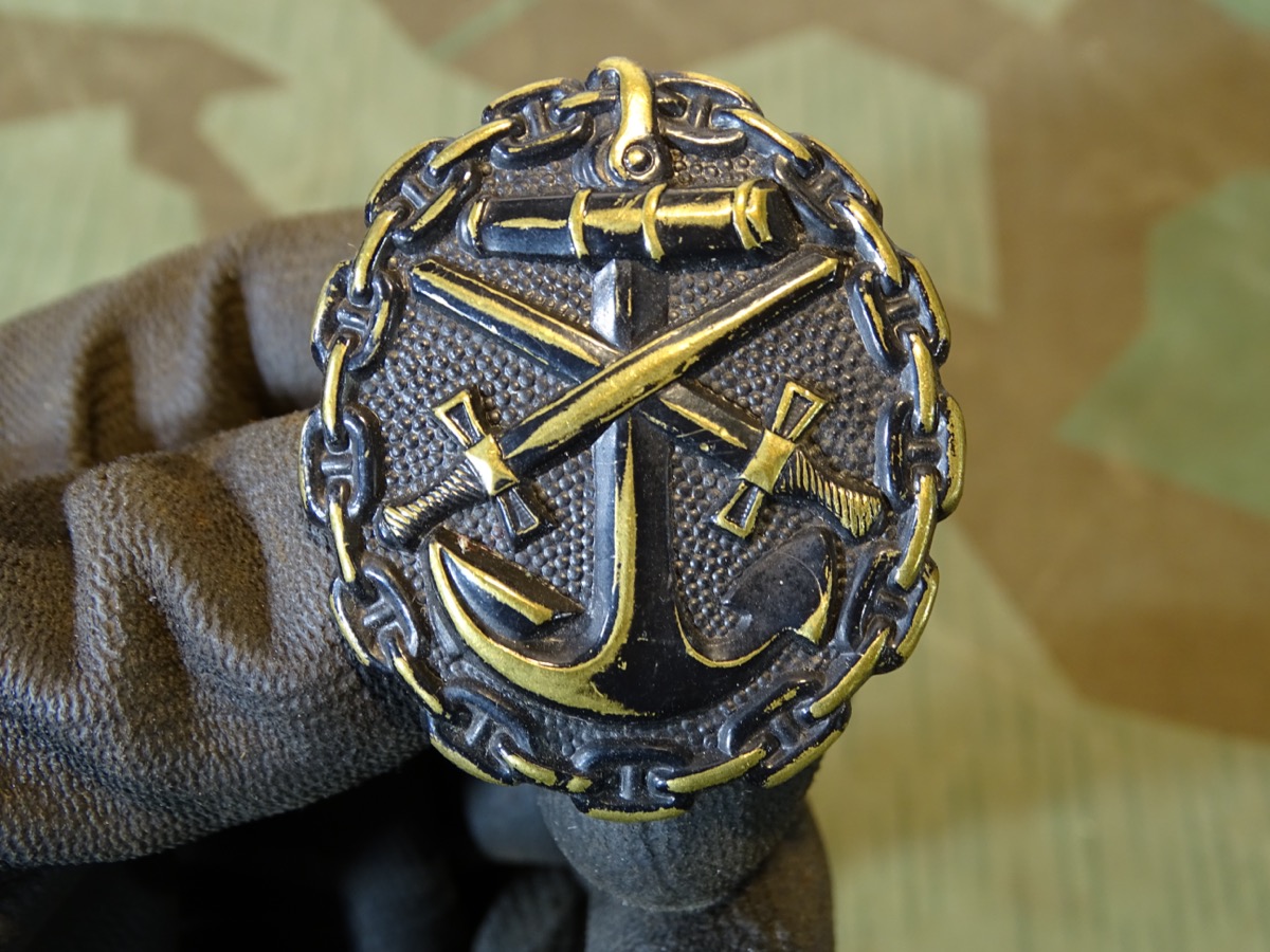 Verwundetenabzeichen für die Marine in Schwarz: Buntmetall hohl geprägt