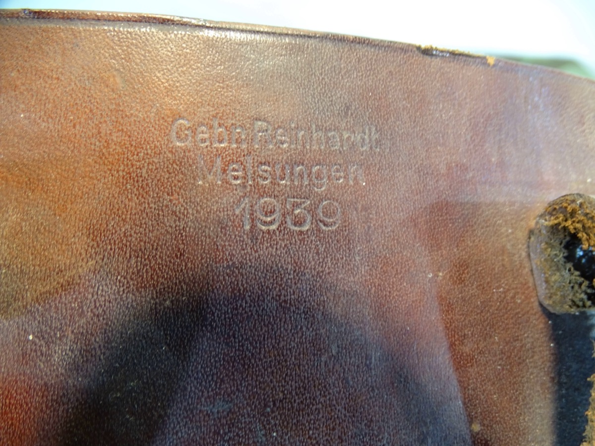 Luftschutz Sanitätstasche mit Befüllung, getragenes Original, Hst.: Gebr. Reinhardt, Melsungen 1939 Luftschutz Sanitätstasche mit Befüllung, getragenes Original, Hst.: Gebr. Reinhardt, Melsungen 1939