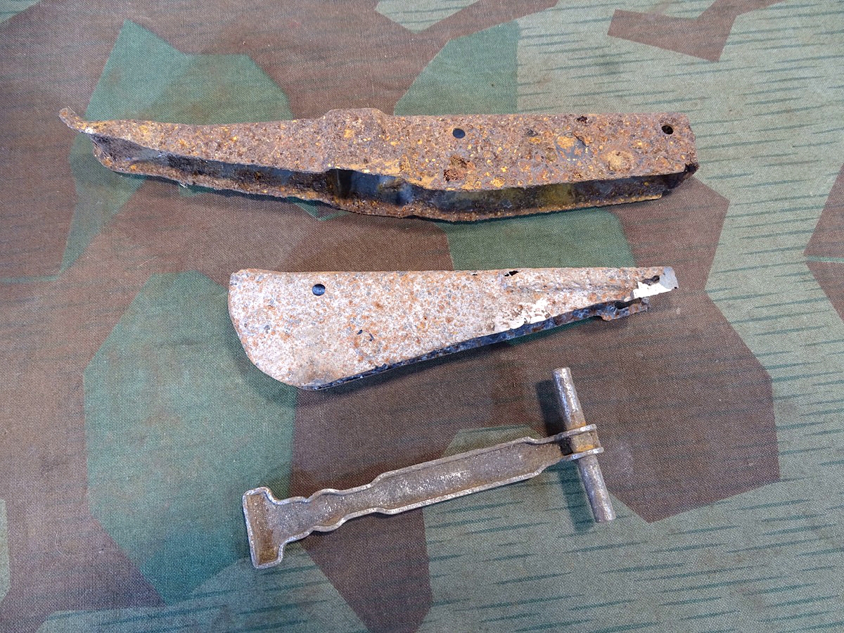 3 teilige Visierung / Abzug zur Wehrmachts  Panzerfaust 60 oder Pzf. 100
