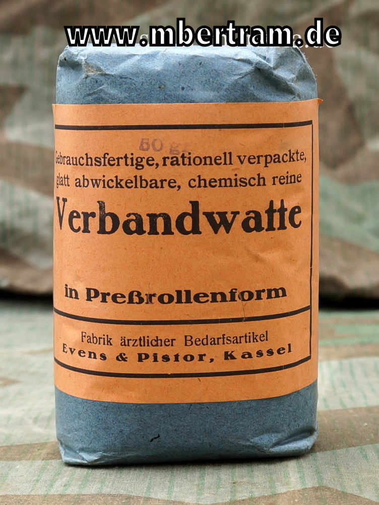Ein Päckchen Verbandwatte der Wehrmacht, Hersteller "Evens & Pistor, Kassel"
