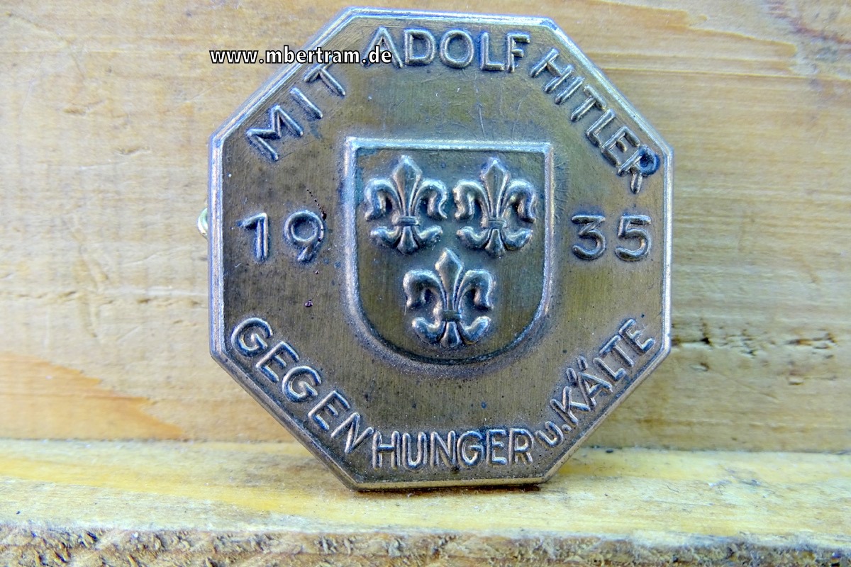 Abzeichen "Mit Adolf Hitler gegen Hunger und Kälte 1935"