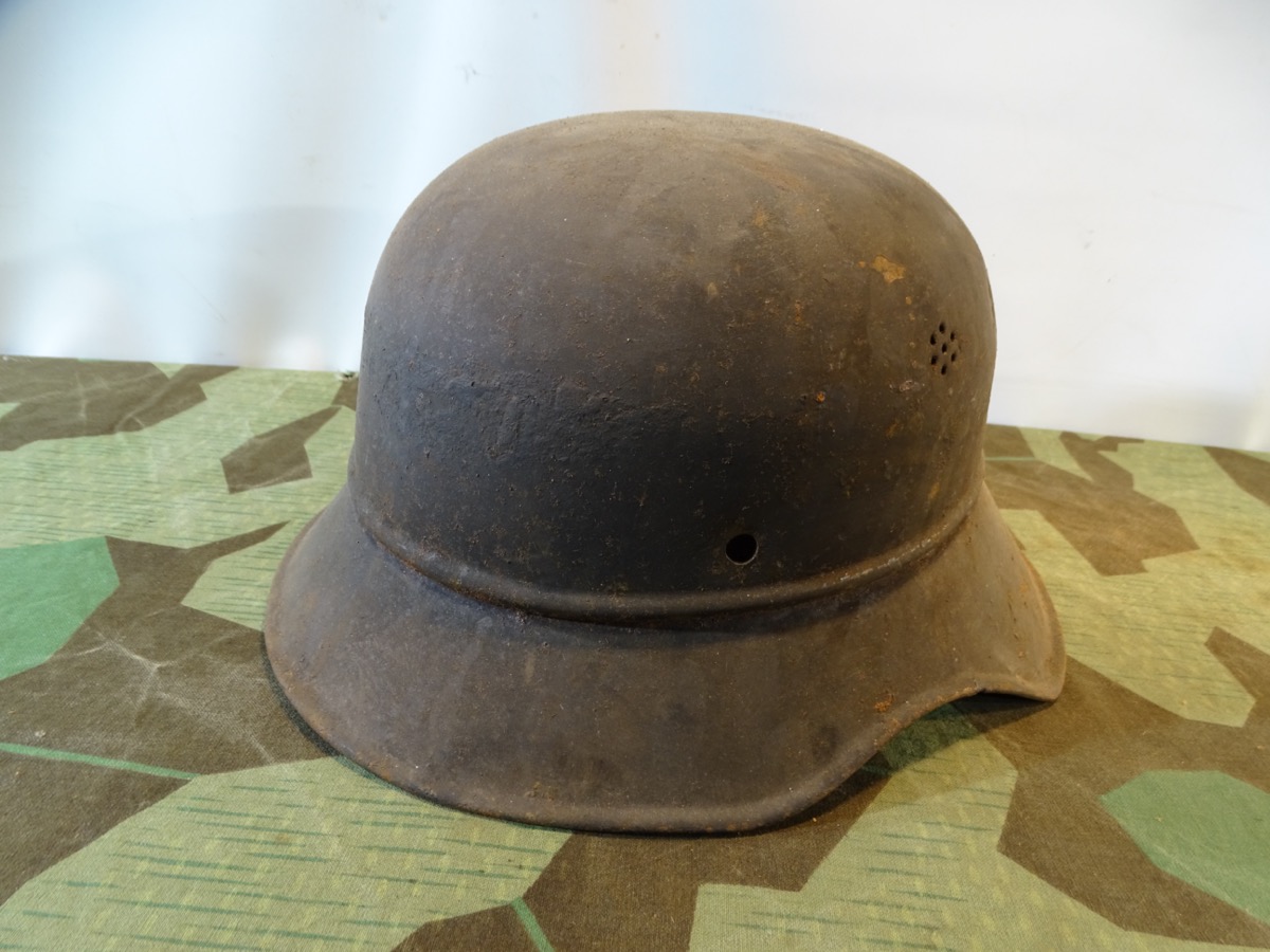 Luftschutz Stahlhelm Glocke, glattes Metall, rauchgeschwärzt. RL 2 38/28 Hst.: Fa Paul Diener, Dresden