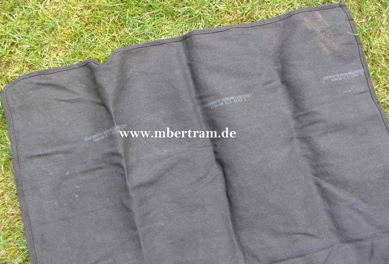 "Amtlich genehmigter Luftschutz Verdunklungsstoff" ca. 112x97cm