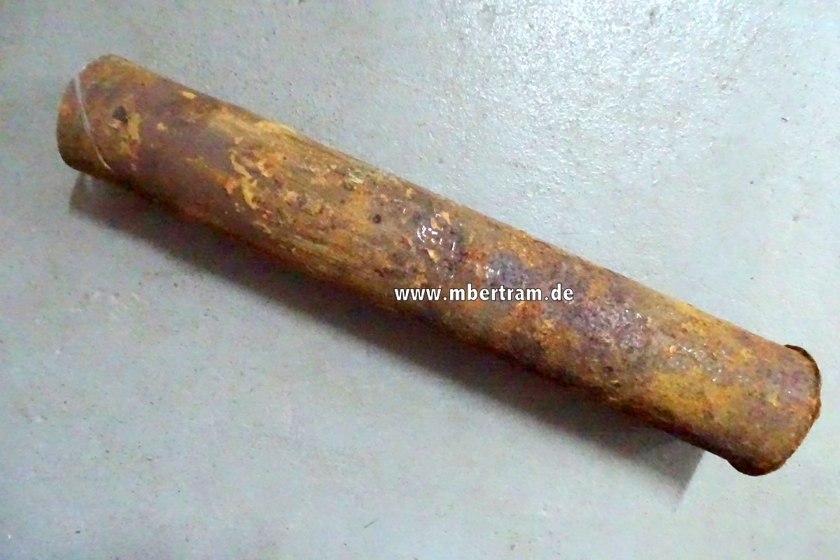 14699-15 Wehrmacht, späte Packkiste für 3 Stck 8,8cm Flak 18 Granaten, 1944/45, ca. 14 Kg ,mit einer Hülse