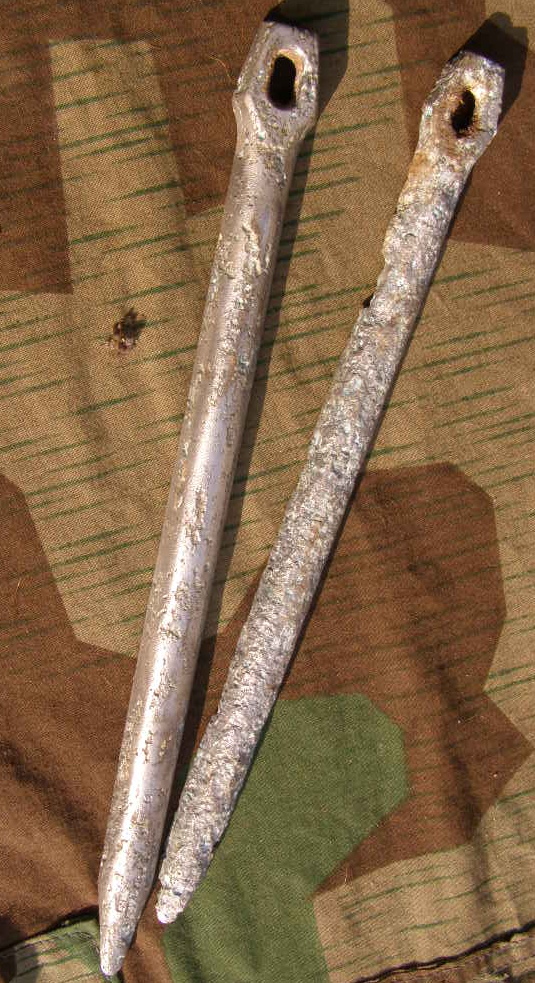 2 Zeltheringe Wehrmacht Bodenfund, korrodiert, gebraucht.