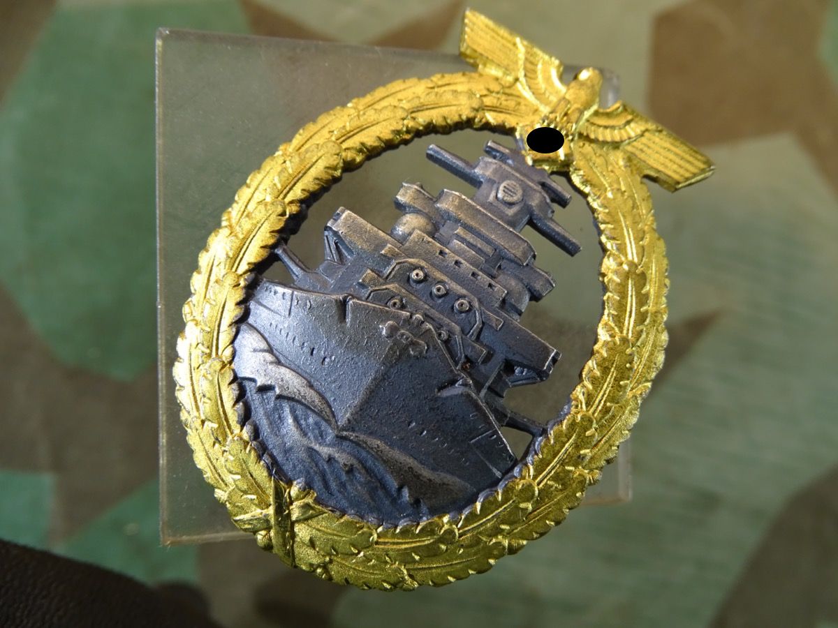 Flottenkriegsabzeichen, Buntmetall, Hst.: "Fec. Adolf Bock - Ausf. Schwerin Berlin"