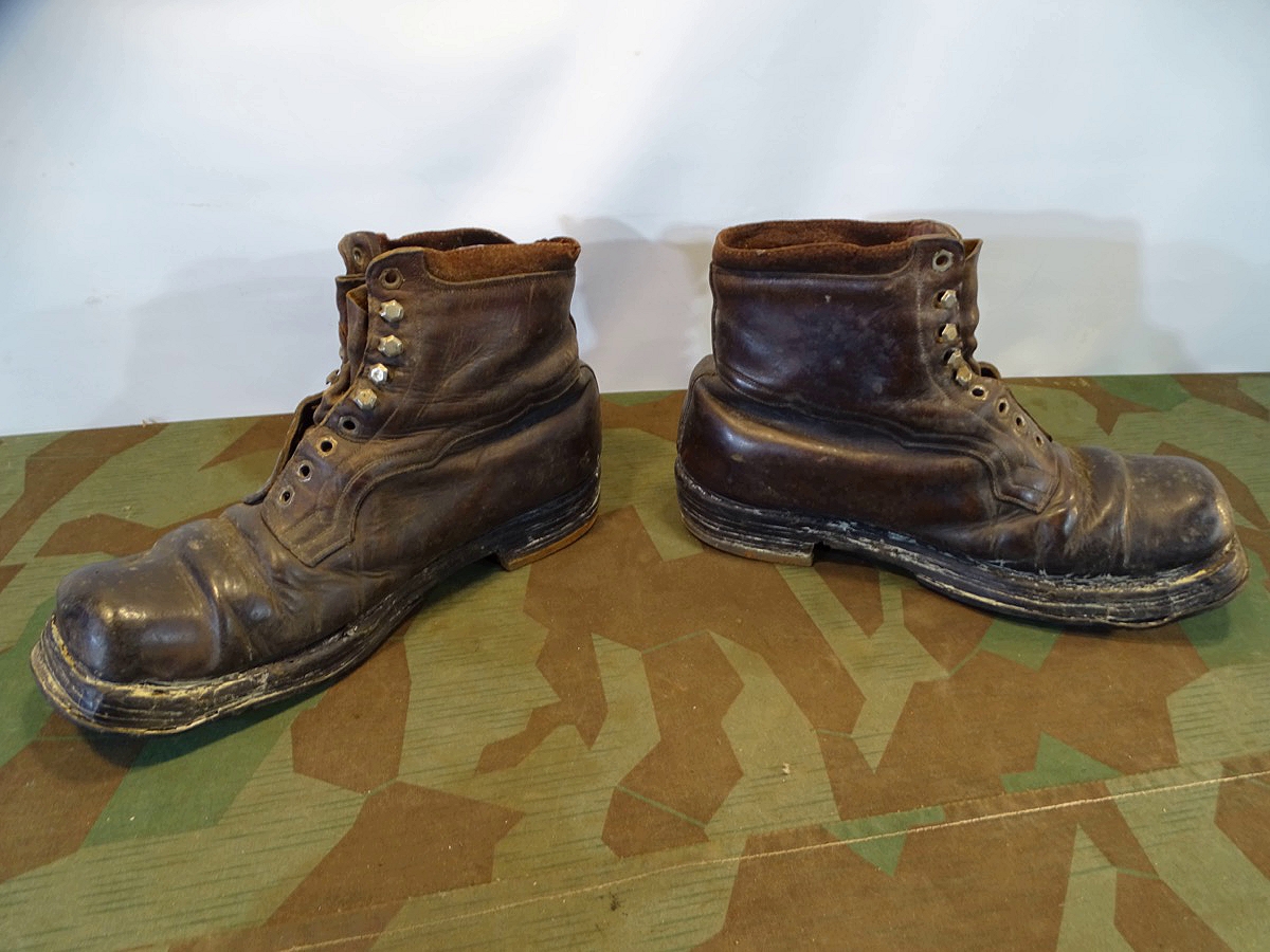 Halbschuhe / Marschschuhe Gebirgsjäger, Brauner Stoffeinsatz am Rand. 