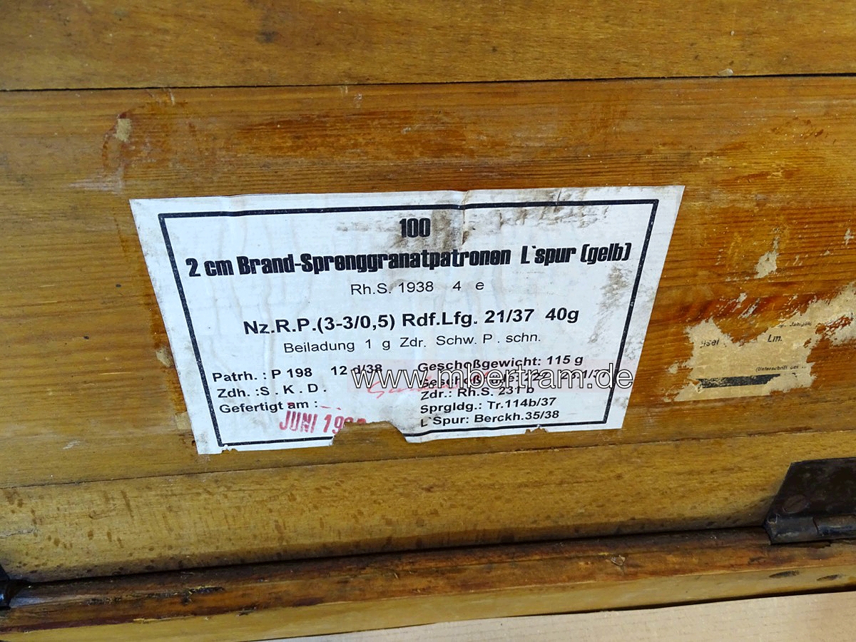 20768-2 Frühe Holz Munitionskiste für 100 Stück 2 cm Spr. Gr. Patr. Flakmunition, mit Inhalt