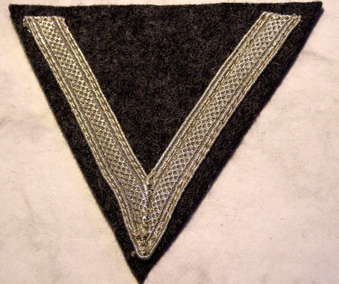 Luftwaffe Gefreitenwinkel auf blaugrauem Stoff.