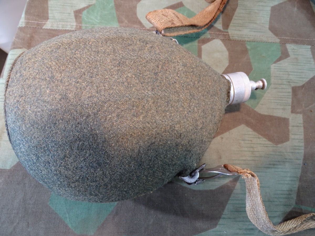 2. Weltkrieg, italienische. Feldflasche, getragenes Original 2. Weltkrieg, italienische. Feldflasche, getragenes Original