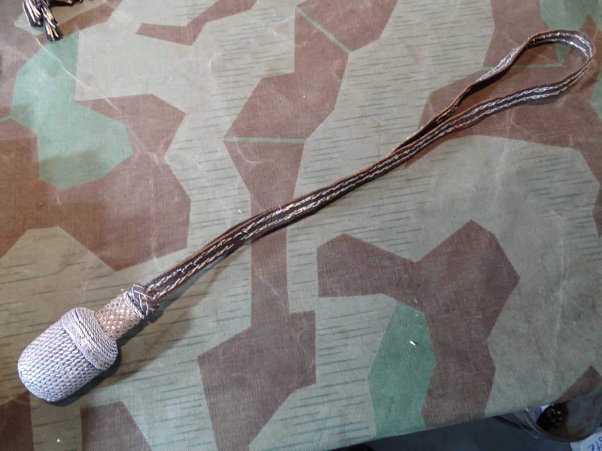 Wehrmacht, Leder Portepee für Offizierssäbel, Silberfäden teils repariert